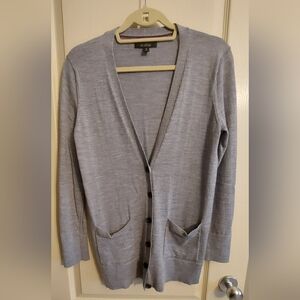 BANANA REPUBLIC (Factory) 100% Merino Wool V-Neck Cardigan. Size Medium. 🩶